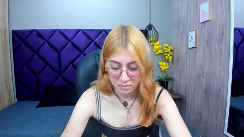 Snapshot of chloecampbell03 chatting on 12-17-25, 04:35 chloecampbell03 online show from 12-17-25, 04:35