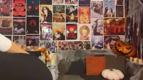 chloe online show from 10-31-25, 10:22