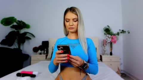 Chloe online show from 10-01-25, 04:18