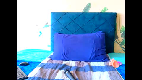 Chloe Chrome online show from 10-11-25, 08:35