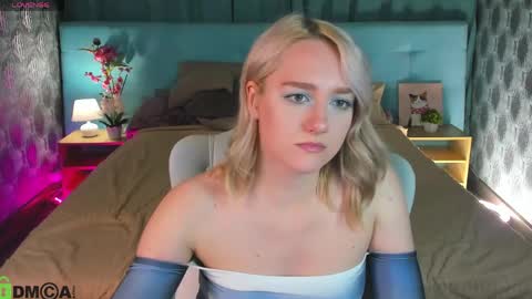 Chloe Deccker online show from 05-17-26, 02:20