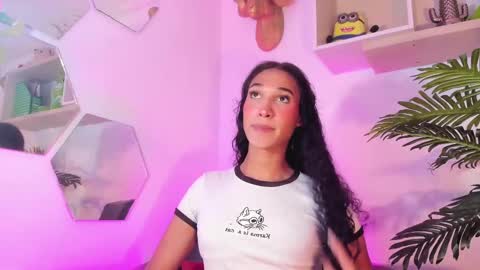 Snapshot of chloee_adams_ chatting on 03-08-25, 08:25 Chloe online show from 03-08-25, 08:25