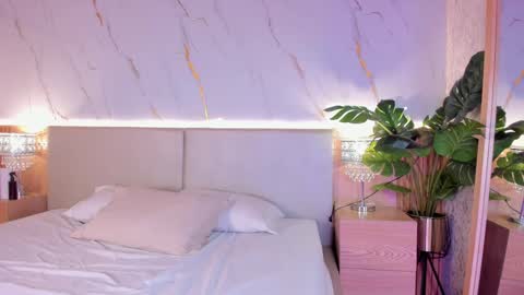 Chloee online show from 11-08-25, 11:43