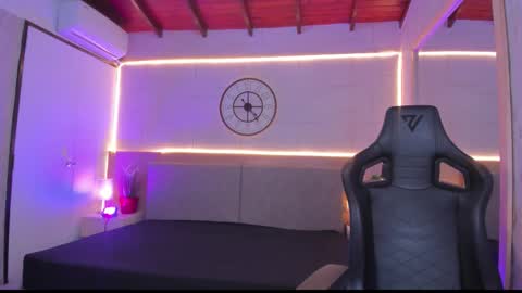 Chloee online show from 11-26-25, 12:06