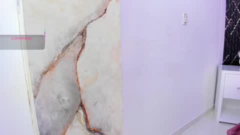 chloegils online show from 11-30-25, 01:04