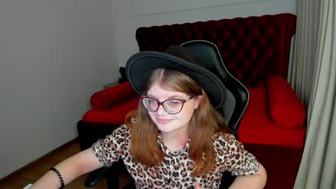 ChloeHalses online show from 04-22-26, 06:05