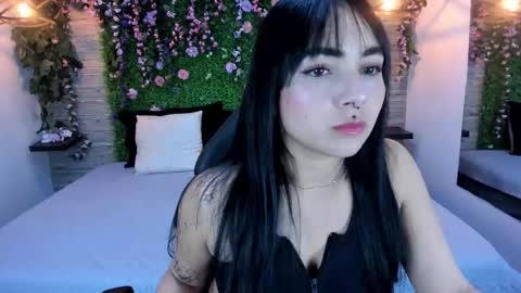 Snapshot of chloeharper1 chatting on 11-29-25, 12:24 Chloe online show from 11-29-25, 12:24