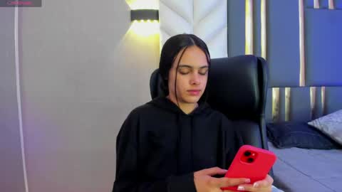  Chloe Harper  online show from 04-25-26, 11:46