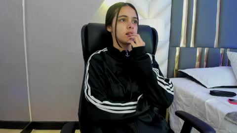  Chloe Harper  online show from 05-25-26, 11:49