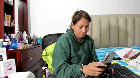 Snapshot of chloemiller__ chatting on 01-31-25, 03:20 chloemiller   online show from 01-31-25, 03:20