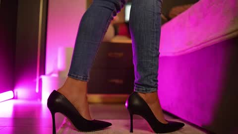 chloemin_ online show from 02-12-26, 07:58