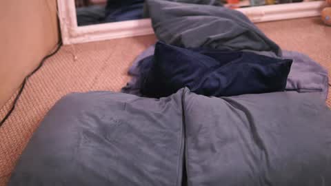 Chlo online show from 04-26-26, 02:42