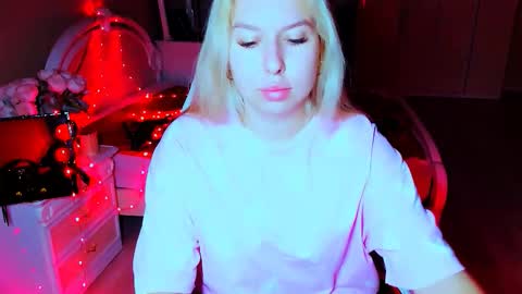 Snapshot of chloericci chatting on 10-28-25, 06:50 ChloeRicci online show from 10-28-25, 06:50