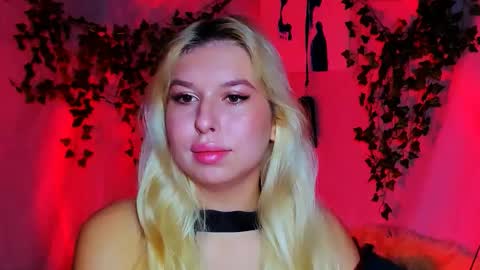 Snapshot of chloericci chatting on 11-24-25, 10:59 ChloeRicci online show from 11-24-25, 10:59