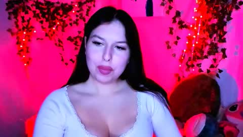 Snapshot of chloericci chatting on 12-17-25, 05:30 ChloeRicci online show from 12-17-25, 05:30