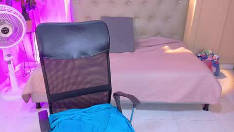 Chloe rosse online show from 04-23-26, 01:40