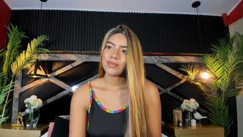 CHLOE  online show from 03-11-25, 09:04