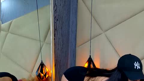 Chloe Vee online show from 11-28-25, 06:16