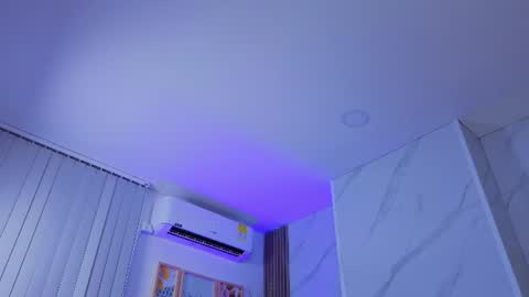 Snapshot of chlooee_ chatting on 06-12-26, 01:59 Chlooe online show from 06-12-26, 01:59