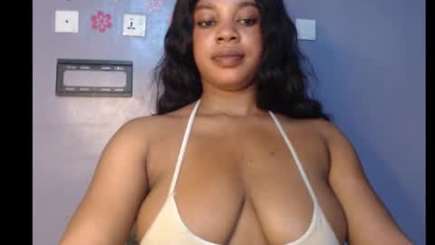 Snapshot of choco_chocox chatting on 03-06-25, 01:35 ESTHER online show from 03-06-25, 01:35