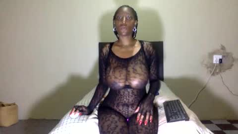 Snapshot of chocolate808 chatting on 10-06-25, 01:58 Exotic Chocolate online show from 10-06-25, 01:58
