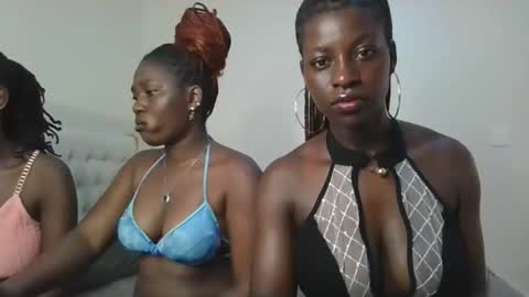 Snapshot of chocolate_iva chatting on 10-19-25, 09:32 Iva online show from 10-19-25, 09:32