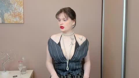 Cassandra online show from 04-09-26, 06:19