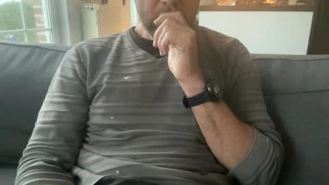 Snapshot of chris13abcd chatting on 12-23-25, 08:01 chris13abcd online show from 12-23-25, 08:01