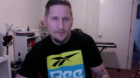 Christopher the Blue-Eye Guy online show from 04-27-26, 02:59