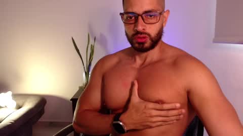 cris         Twitter magnum101010 insta magnumc20 online show from 03-02-25, 02:32