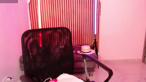 cris         Twitter magnum101010 insta magnumc20 online show from 03-14-26, 06:46