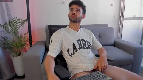 Im Chirs IM MODEL INDEPENDT online show from 01-07-25, 07:06