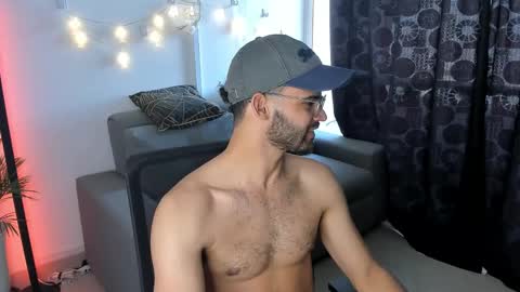 Im Chirs IM MODEL INDEPENDT online show from 02-10-25, 06:03