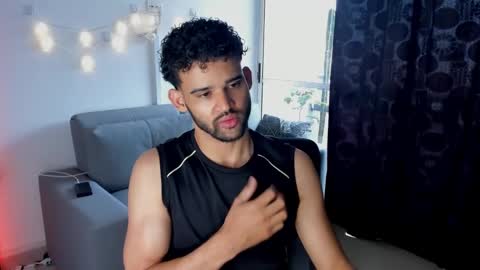 Im Chirs IM MODEL INDEPENDT online show from 02-11-25, 01:09