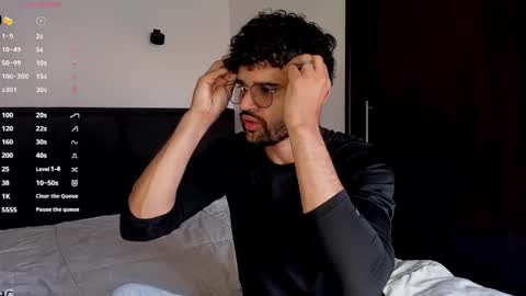 Im Chirs IM MODEL INDEPENDT online show from 02-14-25, 09:10