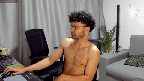 Im Chirs IM MODEL INDEPENDT online show from 02-25-25, 04:14