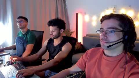 Im Chirs IM MODEL INDEPENDT online show from 03-11-25, 03:05