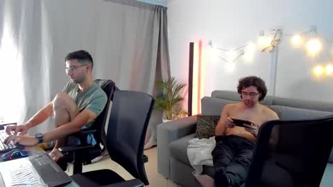 Im Chirs IM MODEL INDEPENDT online show from 03-12-25, 04:19