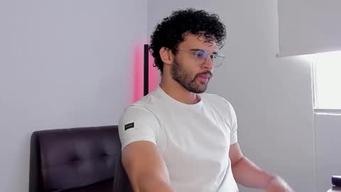 Im Chirs IM MODEL INDEPENDT online show from 09-10-25, 04:07