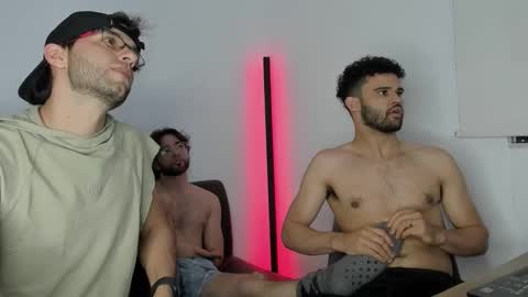 Im Chirs IM MODEL INDEPENDT online show from 09-16-25, 03:29