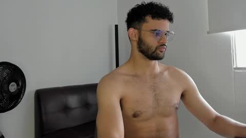 Im Chirs IM MODEL INDEPENDT online show from 09-16-25, 03:35