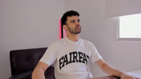 Im Chirs IM MODEL INDEPENDT online show from 09-25-25, 03:27