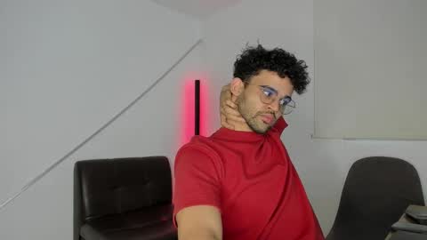 Im Chirs IM MODEL INDEPENDT online show from 10-09-25, 10:08