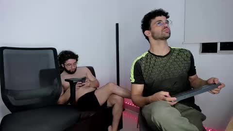 Im Chirs IM MODEL INDEPENDT online show from 10-26-25, 02:50