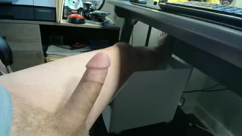 chriscock18103 online show from 11-04-25, 09:47