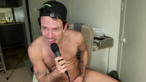 Snapshot of chriscool93 chatting on 01-02-25, 10:48 Content creator  artist online show from 01-02-25, 10:48