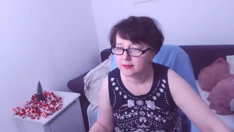 Snapshot of christarose chatting on 12-29-24, 11:29 Christa online show from 12-29-24, 11:29