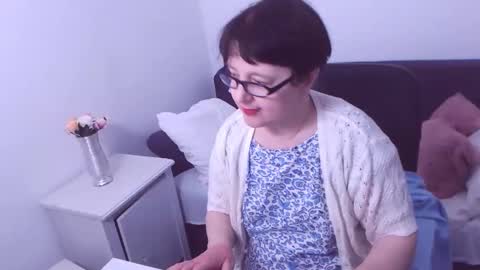 Snapshot of christarose chatting on 01-09-25, 10:31 Christa online show from 01-09-25, 10:31