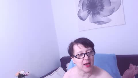 Snapshot of christarose chatting on 01-10-25, 07:11 Christa online show from 01-10-25, 07:11