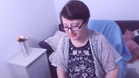 Snapshot of christarose chatting on 01-11-25, 01:27 Christa online show from 01-11-25, 01:27